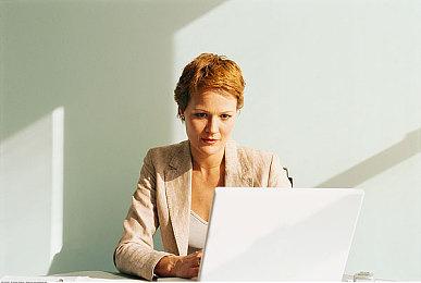 《失业模拟器2018》：一款诚实到扎心的生存游戏